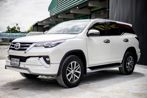 2017 TOYOTA Fortuner