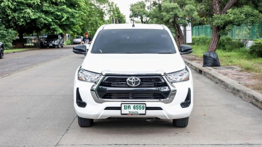 2023 TOYOTA Hilux