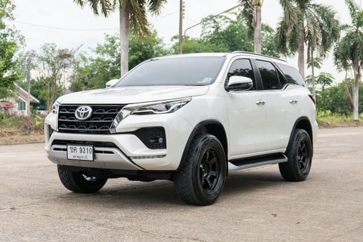 2020 TOYOTA Fortuner