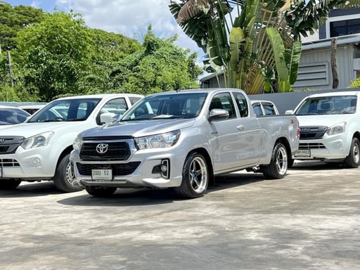 2019 TOYOTA Hilux