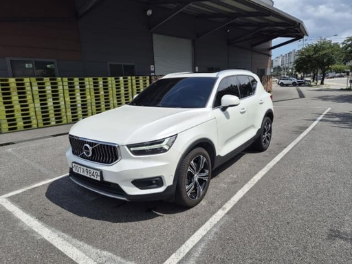 2019 VOLVO XC40