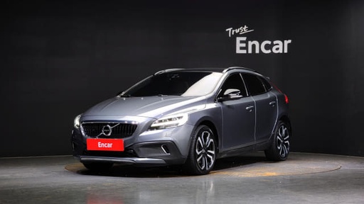 2018 VOLVO V40