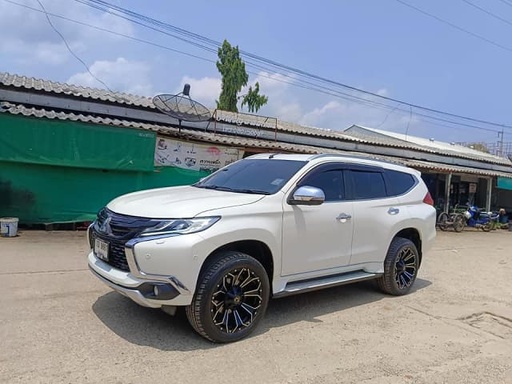 2017 MITSUBISHI Pajero