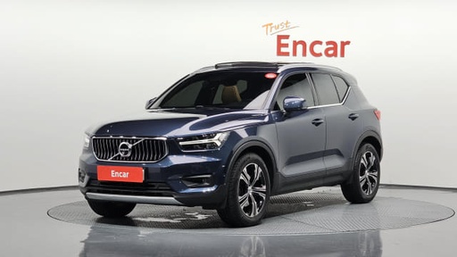 2021 VOLVO XC40