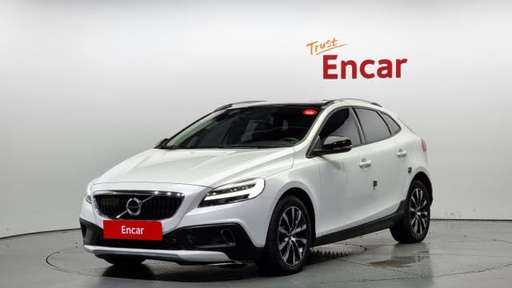 2019 VOLVO V40