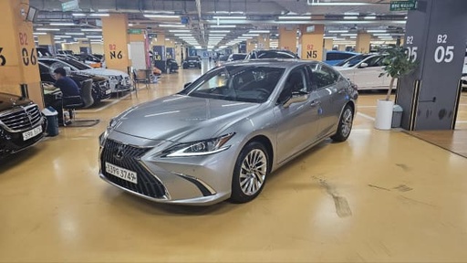 2024 LEXUS ES