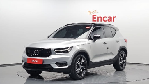 2019 VOLVO XC40