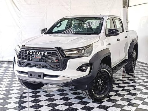 2024 TOYOTA Hilux