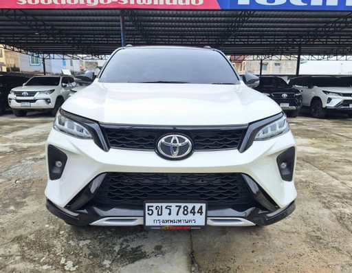 2022 TOYOTA Fortuner