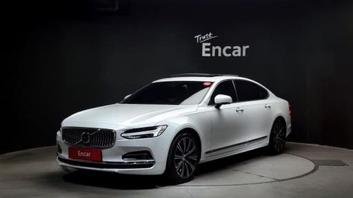 2022 VOLVO S90