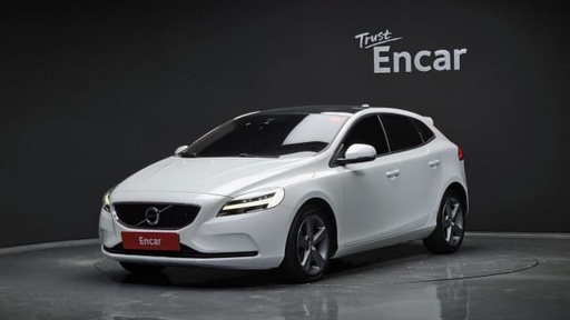 2018 VOLVO V40