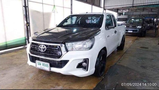 2019 TOYOTA Hilux