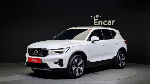 2024 VOLVO XC40