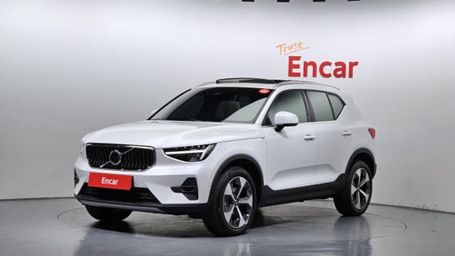 2023 VOLVO XC40