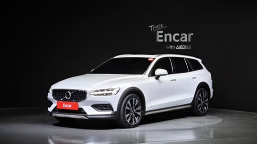 2022 VOLVO V60