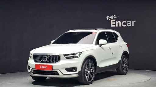 2020 VOLVO XC40