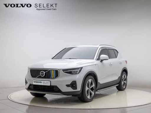 2023 VOLVO XC40