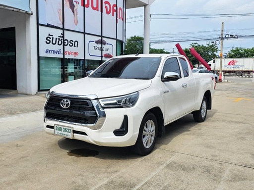 2023 TOYOTA Hilux