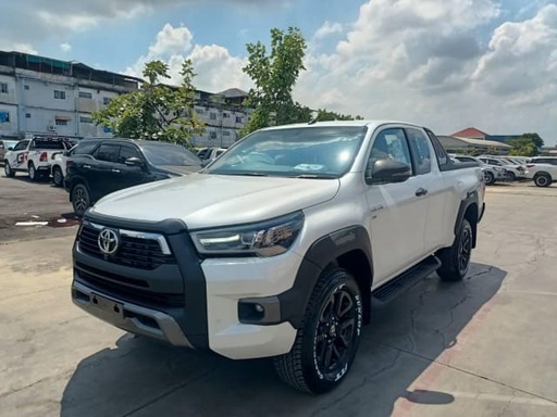 2024 TOYOTA Hilux