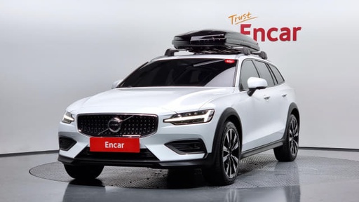 2023 VOLVO V60