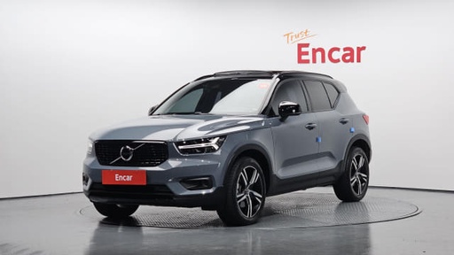 2020 VOLVO XC40