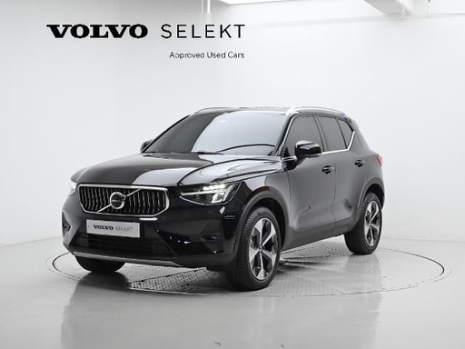 2023 VOLVO XC40