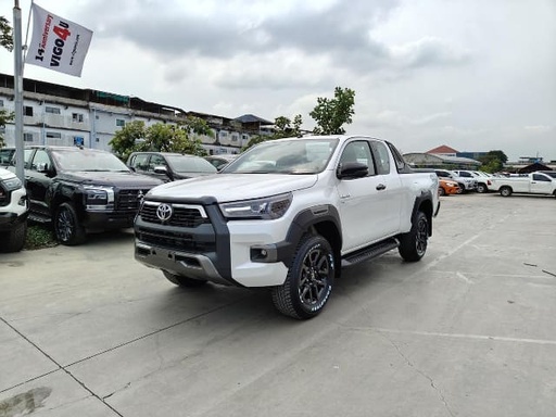 2024 TOYOTA Hilux