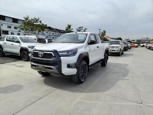 2024 TOYOTA Hilux