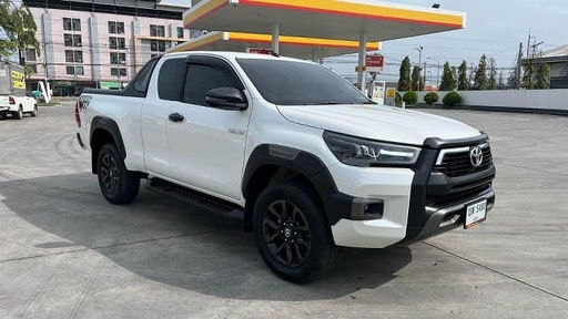 2020 TOYOTA Hilux