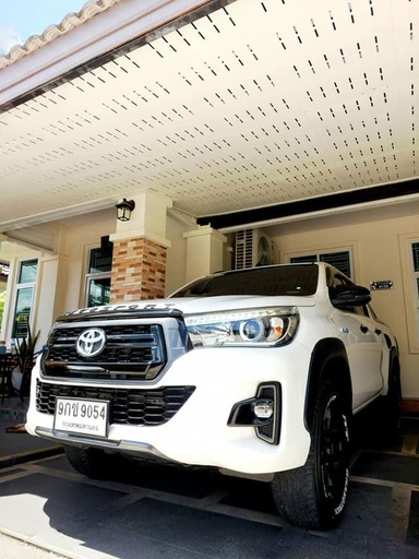 2019 TOYOTA Hilux