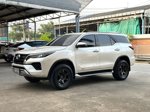 2022 TOYOTA Fortuner