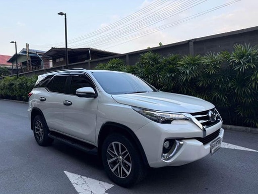 2017 TOYOTA Fortuner