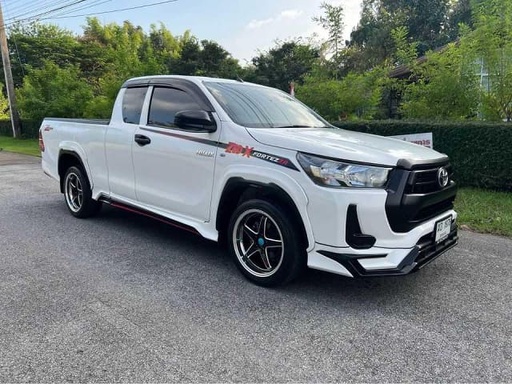 2020 TOYOTA Hilux