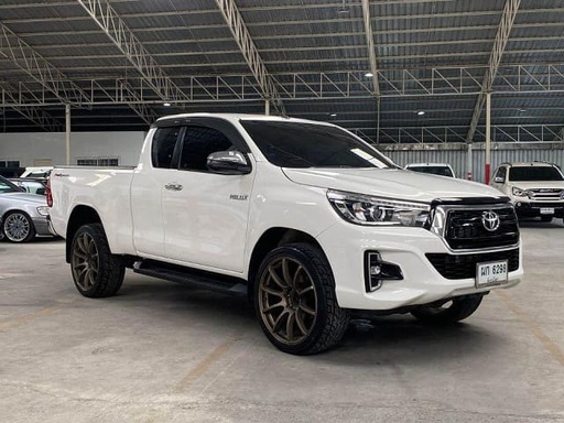 2019 TOYOTA Hilux