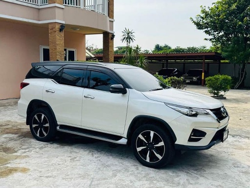 2019 TOYOTA Fortuner