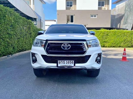 2019 TOYOTA Hilux