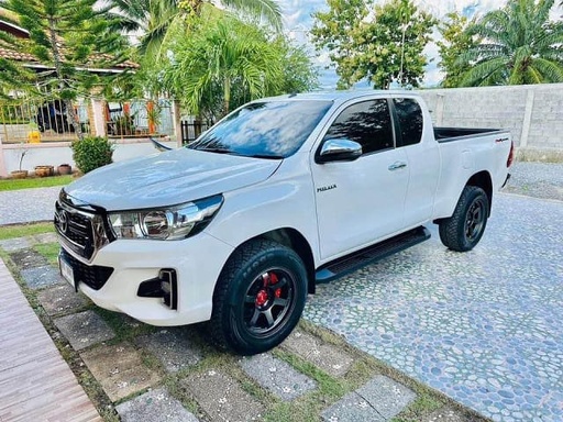 2019 TOYOTA Hilux