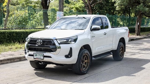 2023 TOYOTA Hilux