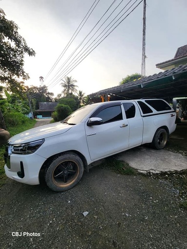 2020 TOYOTA Hilux