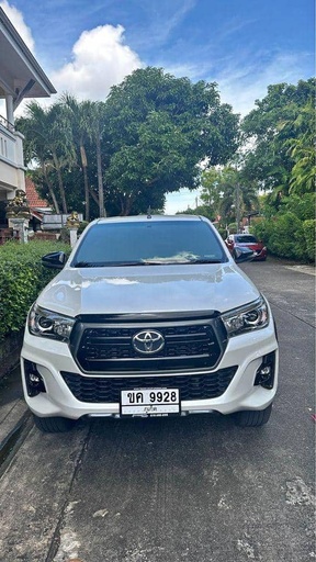 2019 TOYOTA Hilux