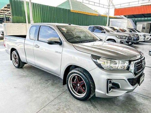 2019 TOYOTA Hilux