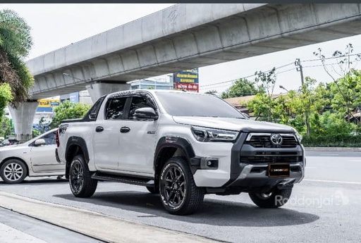 2023 TOYOTA Hilux