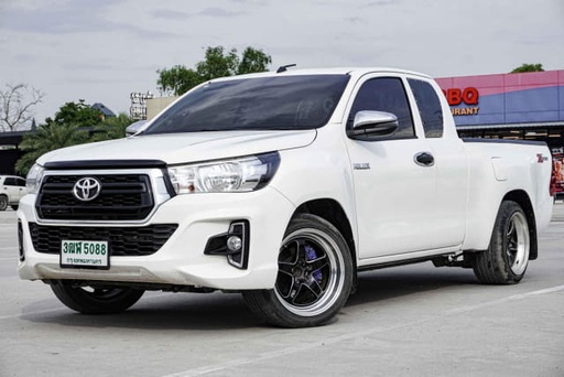 2019 TOYOTA Hilux