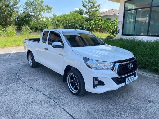 2019 TOYOTA Hilux