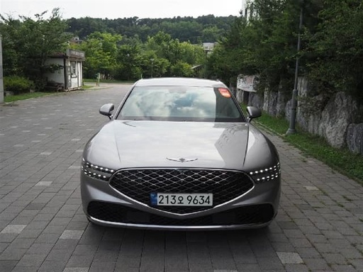 2023 Genesis G90
