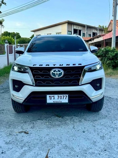 2020 TOYOTA Fortuner