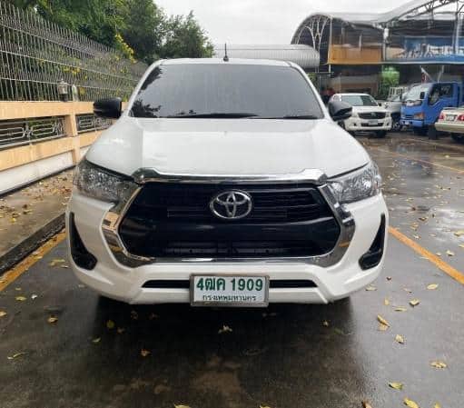 2024 TOYOTA Hilux