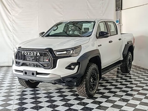 2025 TOYOTA Hilux