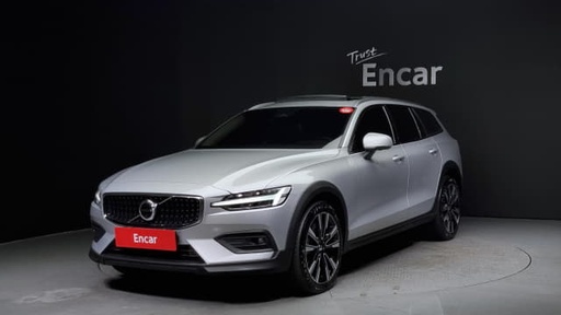 2023 VOLVO V60