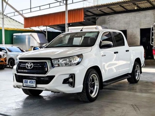 2019 TOYOTA Hilux